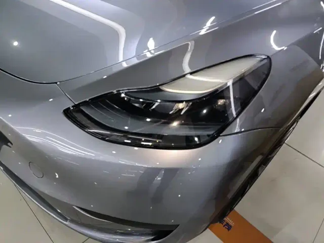 Tesla Model Y — Фото автомобиля 23