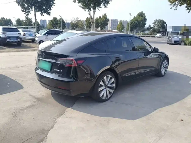 Tesla Model 3 — Фото автомобиля 6