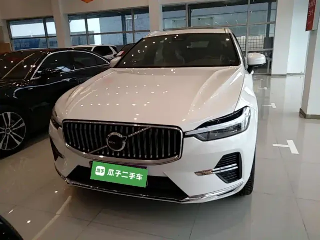 Volvo XC60 — Фото автомобиля 2