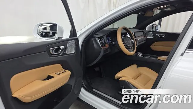 Volvo XC60 2nd Gen — Фото автомобиля 15