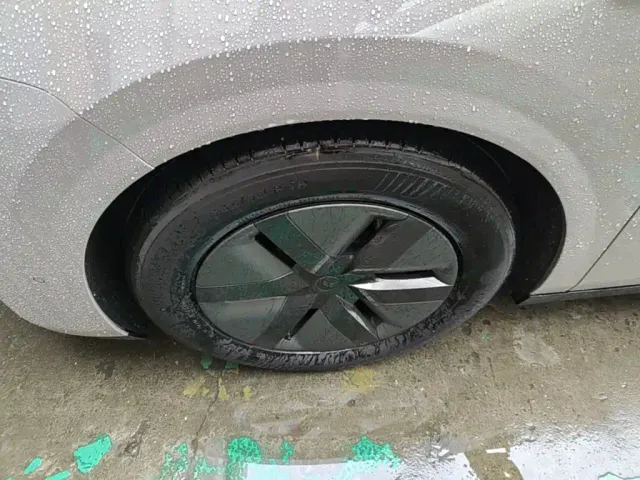 Li Auto MEGA — Фото автомобиля 22