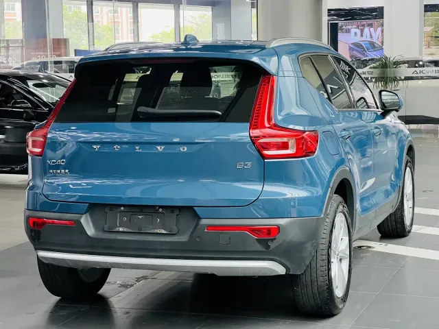 Volvo XC40 — Фото автомобиля 7