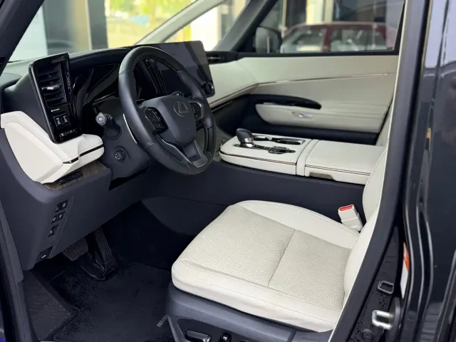 Lexus LM — Фото автомобиля 7