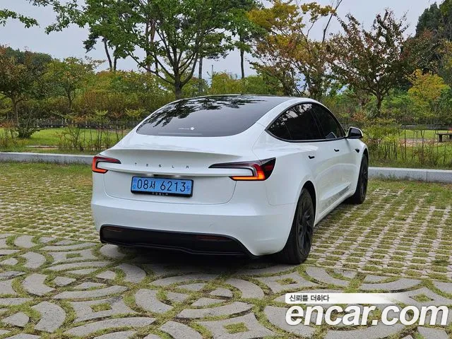 Tesla Model 3 — Фото автомобиля 2