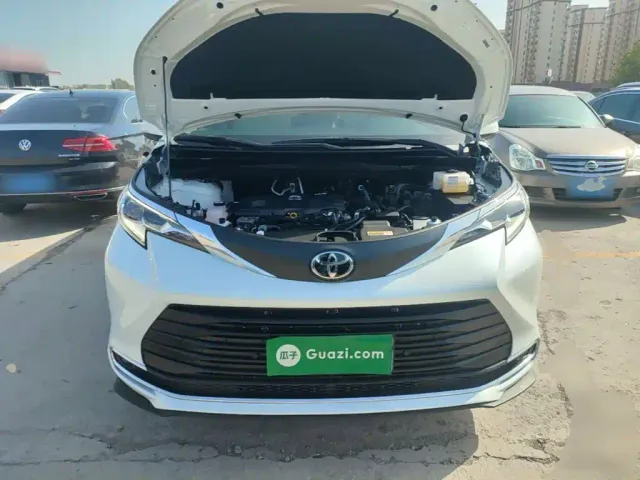 Toyota Sienna — Фото автомобиля 19