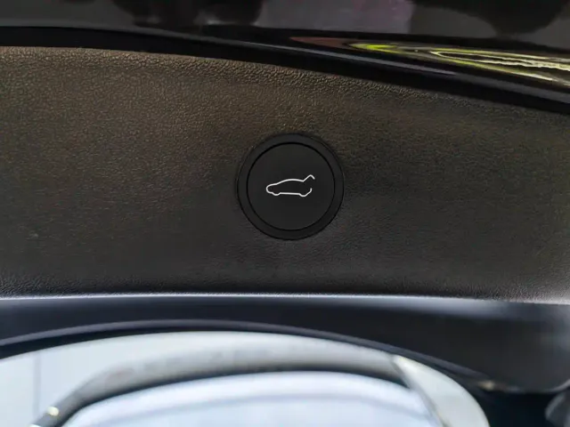 Tesla Model 3 — Фото автомобиля 16
