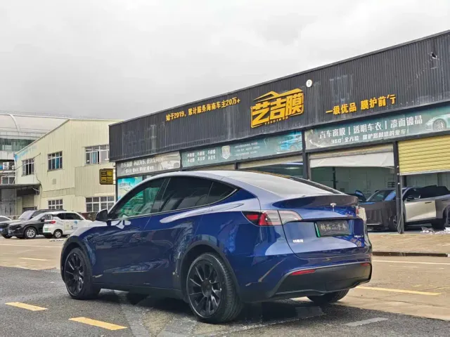 Tesla Model Y — Фото автомобиля 7