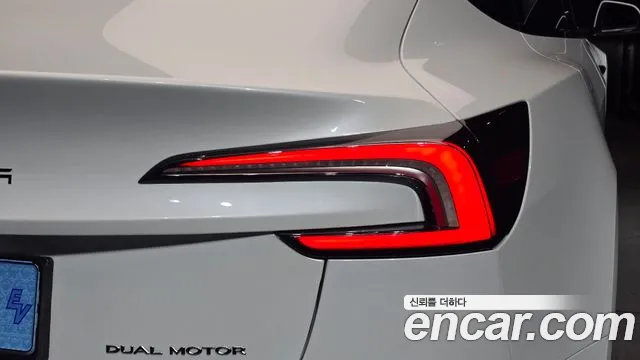 Tesla Model 3 — Фото автомобиля 8