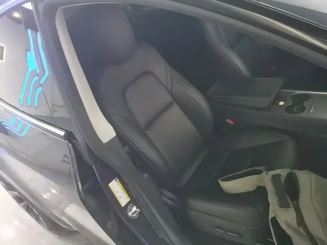 Tesla Model Y — Фото автомобиля 24