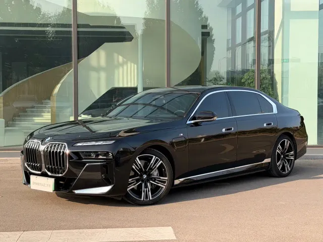 BMW i7 — Фото автомобиля 2