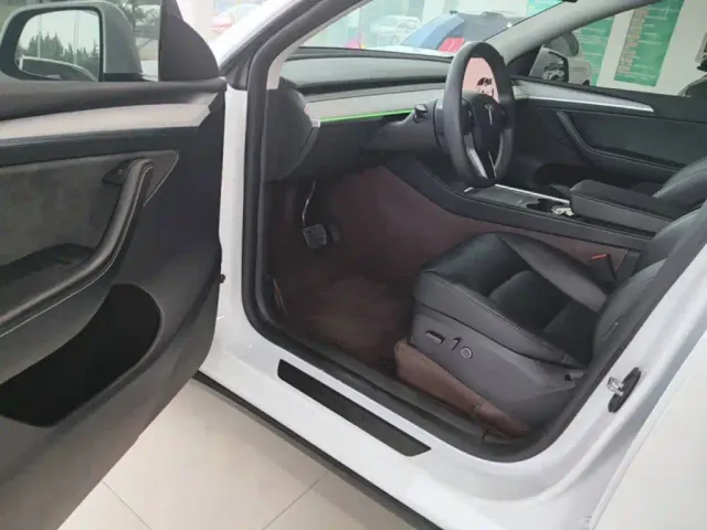 Tesla Model Y — Фото автомобиля 15