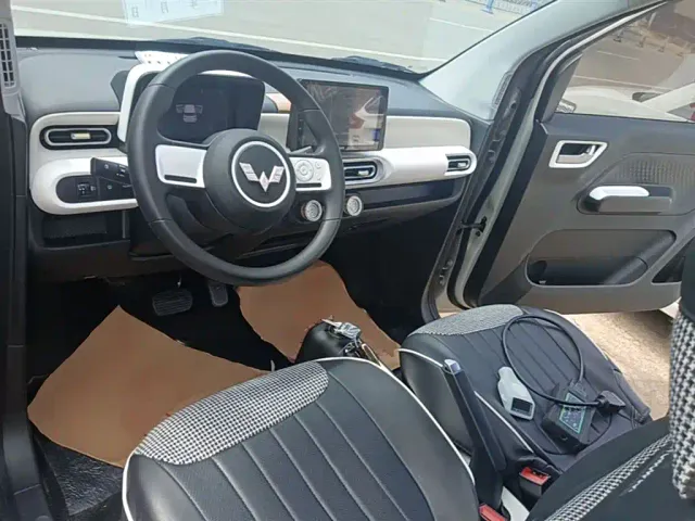 Wuling Hongguang Mini EV — Фото автомобиля 9