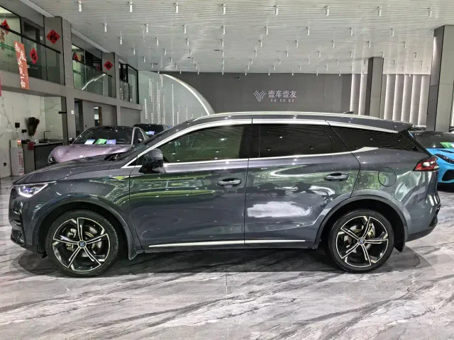 BYD Tang — Фото автомобиля 4