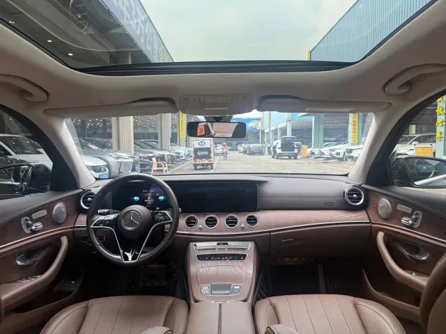 Mercedes-Benz E-Class — Фото автомобиля 16