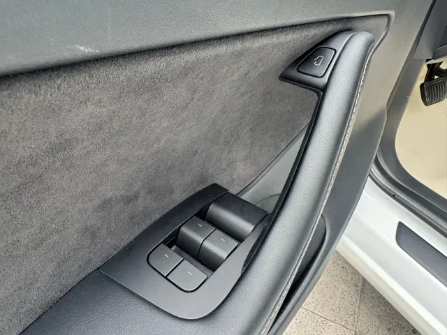 Tesla Model 3 — Фото автомобиля 21