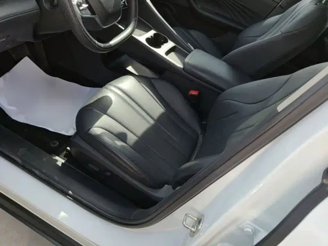 Roewe D7 — Фото автомобиля 14