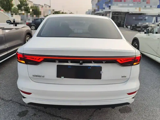 Geely Emgrand — Фото автомобиля 5