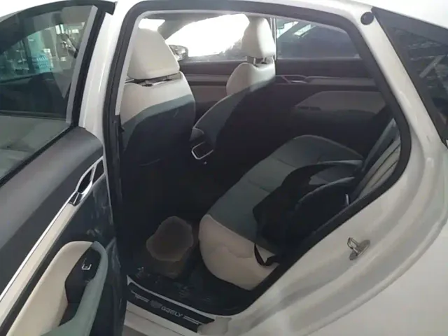 Geely Emgrand L — Фото автомобиля 16