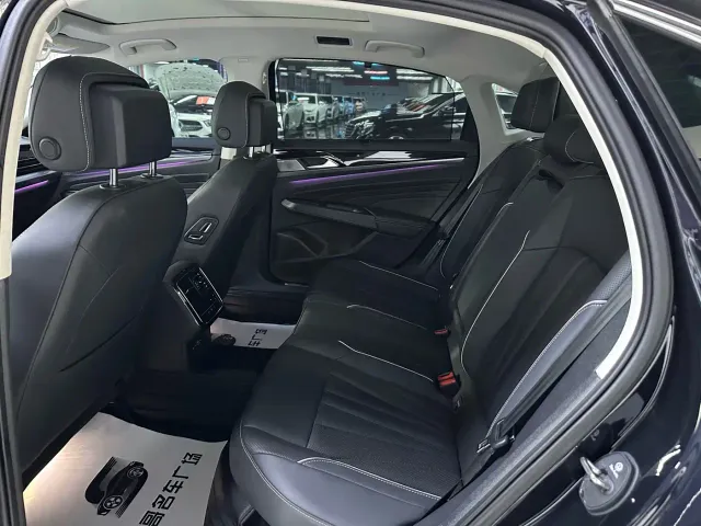 Volkswagen Passat — Фото автомобиля 5