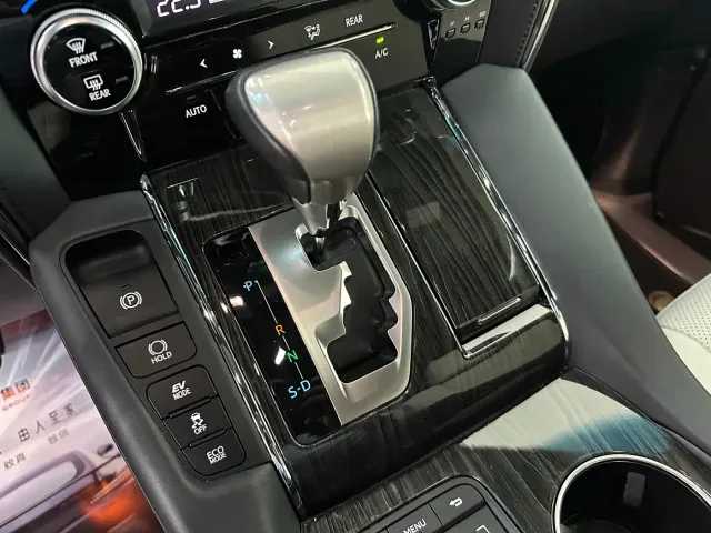 Lexus LM — Фото автомобиля 13