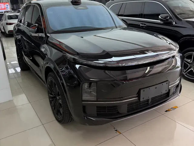 Li Auto L8 — Фото автомобиля 2