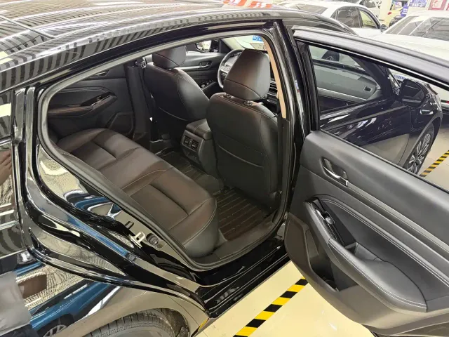 Nissan Teana — Фото автомобиля 16