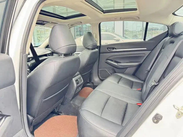 Nissan Teana — Фото автомобиля 4