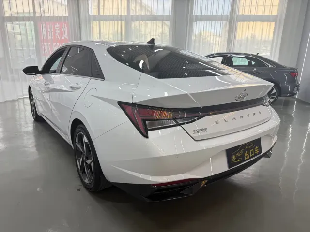 Hyundai Elantra — Фото автомобиля 15