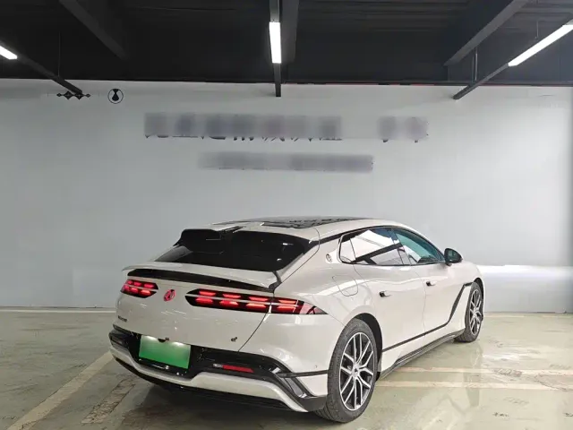 Denza Z9GT — Фото автомобиля 8