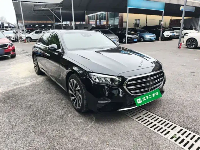 Mercedes-Benz E-Class — Фото автомобиля 3