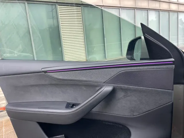 Tesla Model Y L — Фото автомобиля 16