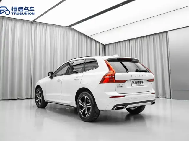 Volvo XC60 — Фото автомобиля 7
