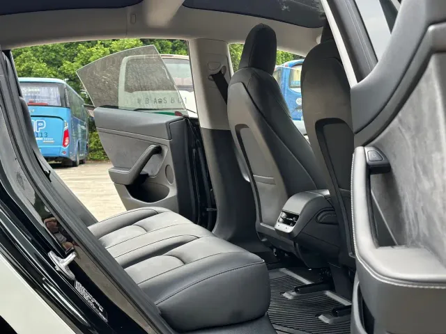 Tesla Model 3 — Фото автомобиля 8
