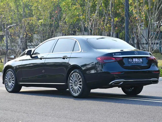 Mercedes-Benz E-Class — Фото автомобиля 16