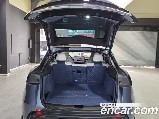 Tesla Model Y — Фото автомобиля 16