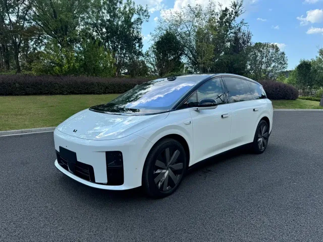 Фотография автомобиля — Li Auto i8