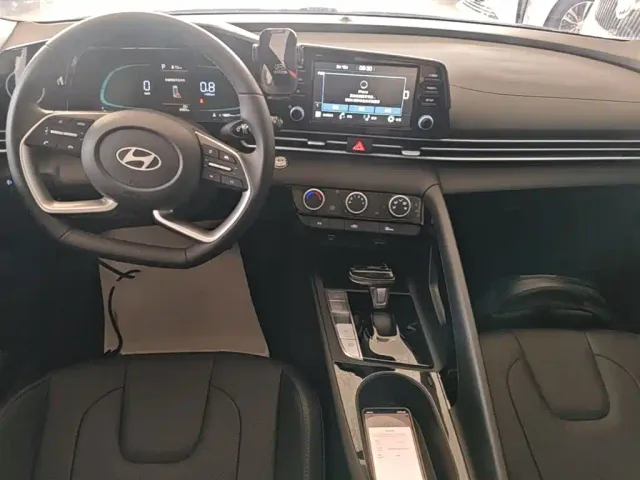 Hyundai Elantra — Фото автомобиля 9