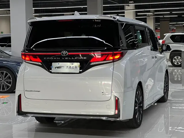 Toyota Vellfire — Фото автомобиля 4