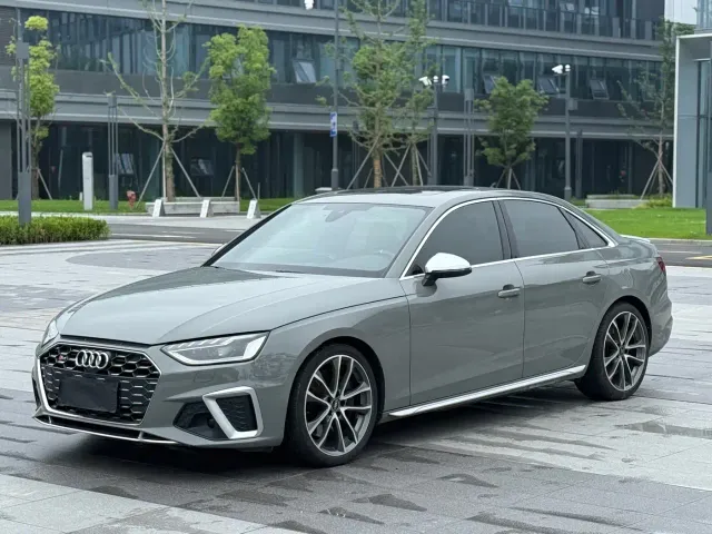 Фотография автомобиля — Audi S4