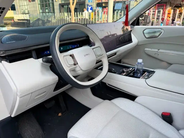 Lynk & Co 900 — Фото автомобиля 7