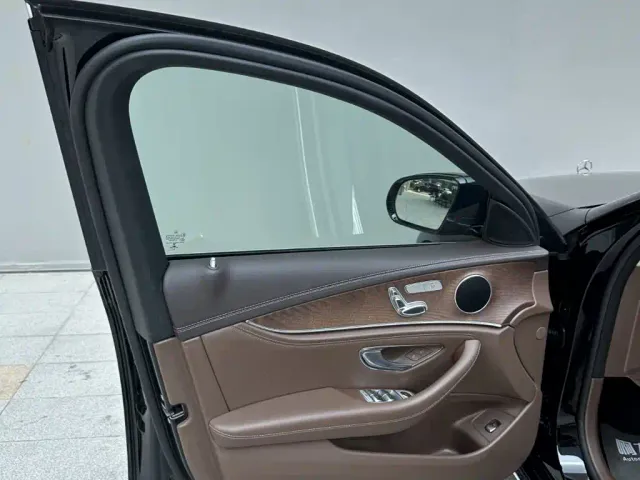 Mercedes-Benz E-Class — Фото автомобиля 12