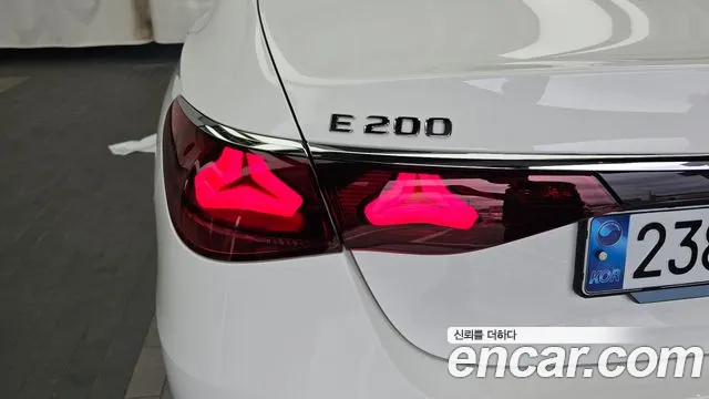 Mercedes-Benz E-Class — Фото автомобиля 23