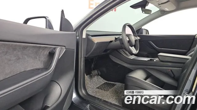 Tesla Model Y — Фото автомобиля 10