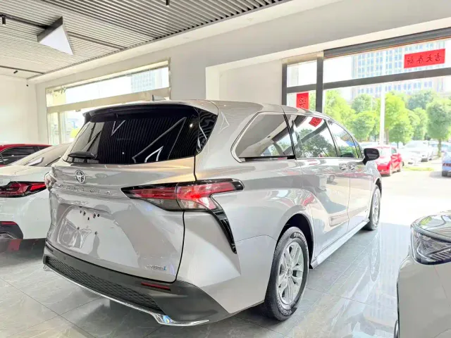Toyota Granvia — Фото автомобиля 11