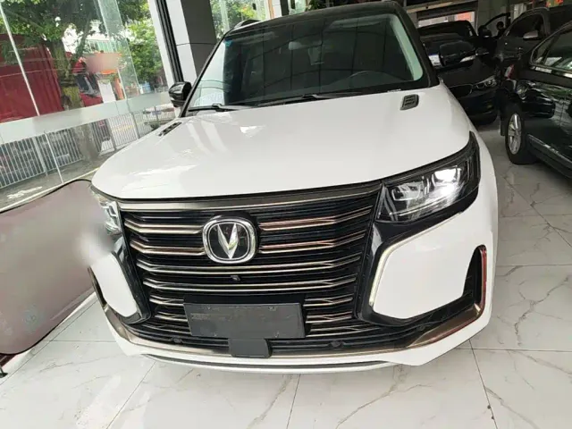 Changan CS95 — Фото автомобиля 2