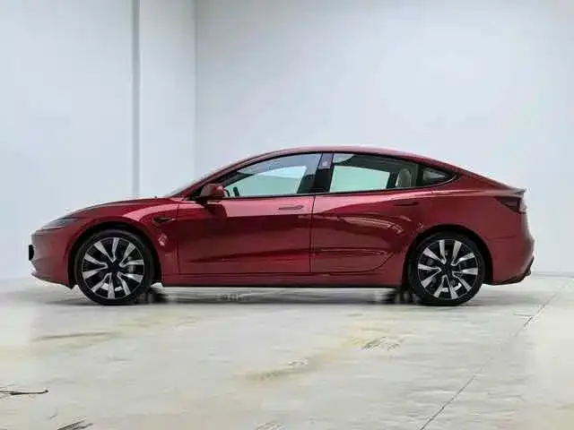 Tesla Model 3 — Фото автомобиля 7