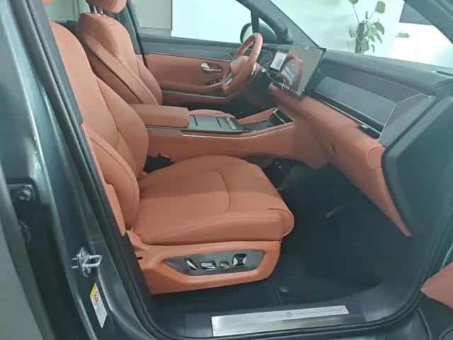 BYD Tang L — Фото автомобиля 24