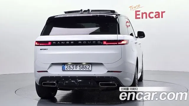 Land Rover Range Rover Sport — Фото автомобиля 3