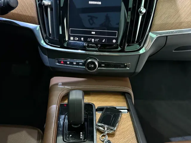 Volvo S90 — Фото автомобиля 16