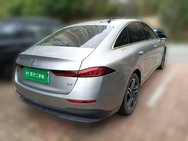 Roewe D7 — Фото автомобиля 4